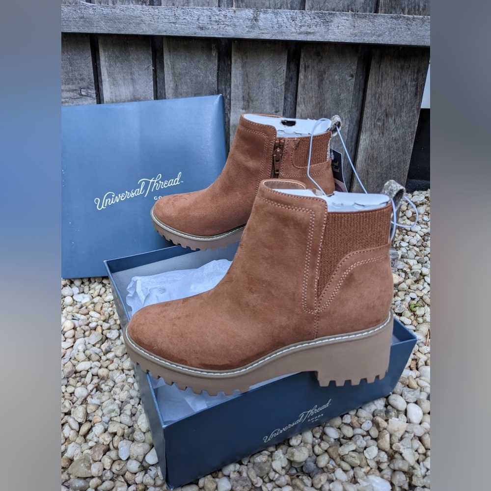 Universal thread Taci boot with snake skin detail